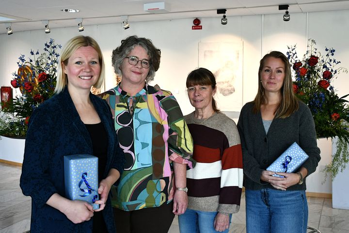 Hanna Hövenmark, Helena Lilja, Ulrika Lidén och Hanna Sjöblom och tog emot Årets prestationer vid regionfullmäktiges sammanträde. Saknas på bilden gör Oscar Gustafsson.