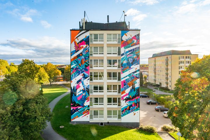 Muralmålning i Berga, Linköping från Artscape 2020. Foto: Fredrik Åkerberg