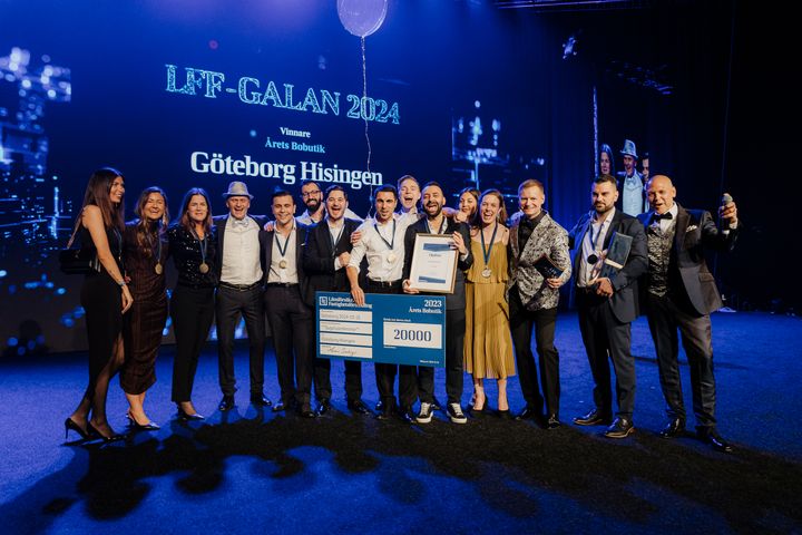 För sina goda prestationer under 2023 fick Länsförsäkringar Fastighetsförmedlings kontor på Hisingen ta emot pris som Årets bobutik.