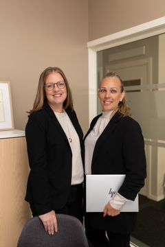 Anna Persson och Maria Östlund, nya franchisetagare i Bollnäs. Foto: Mikaela Hamrén.