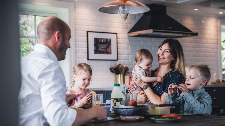 Antalet kommuner med bostadsbrist har mer än halverats de senaste tio åren, enligt ny statistik från Boverket som analyserats av LF Fastighetsförmedling.