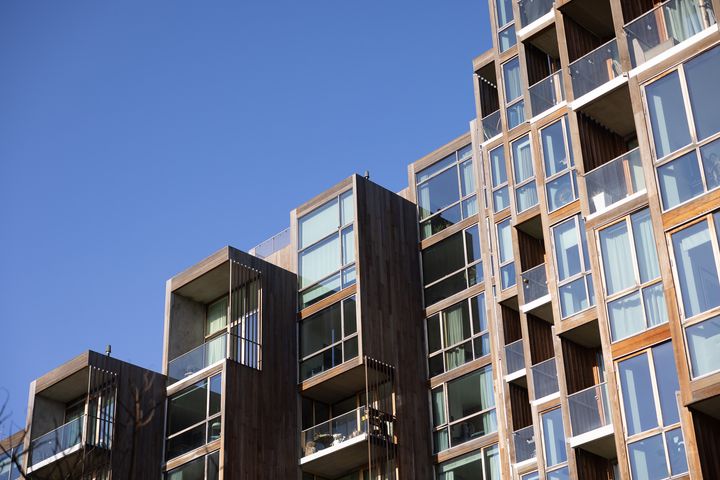 Sedan 2015 har bostadspriserna i Sverige stigit med bara 0,2 procent utöver inflationen, att jämföra med 25 procent i EU som helhet, visar en ny analys av LF Fastighetsförmedling.