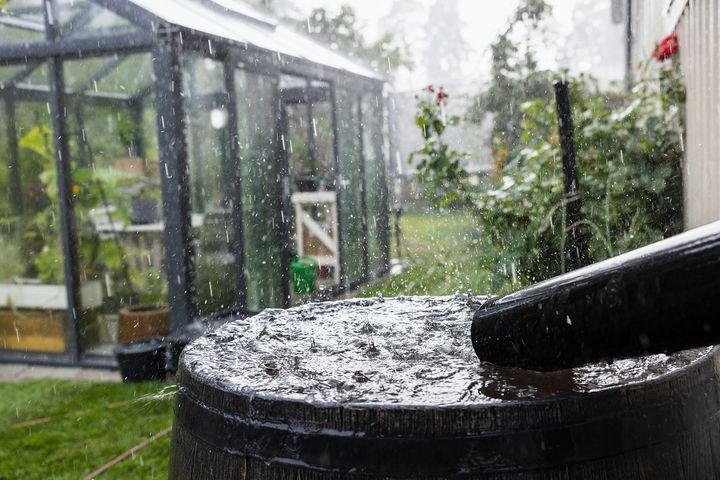 38 000 svenska villor har under de fem senaste åren drabbats av så allvarliga översvämningar att de fått försäkringsersättning på sammanlagt 3,9 miljarder kronor, visar en ny kartläggning som gjorts av LF Fastighetsförmedling.