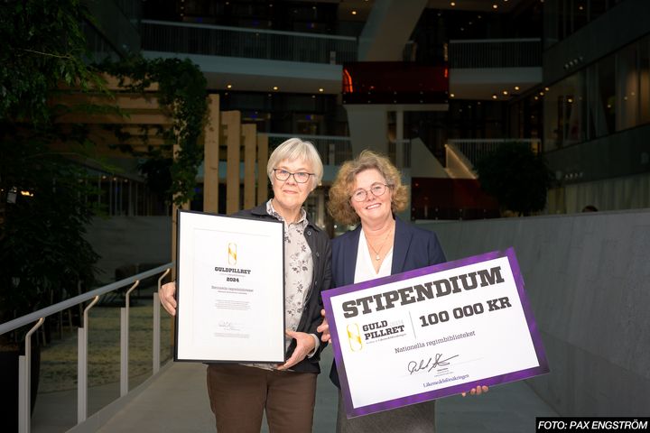 Guldpillervinnare 2024: AnnSofie Fyhr och Ulrika Landin, samordnare för Nationella regimbiblioteket, tog emot priset i dag den 23 oktober.