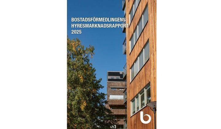 Rapportens omslagsbild, på en träfasad på ett nybyggd fastighet