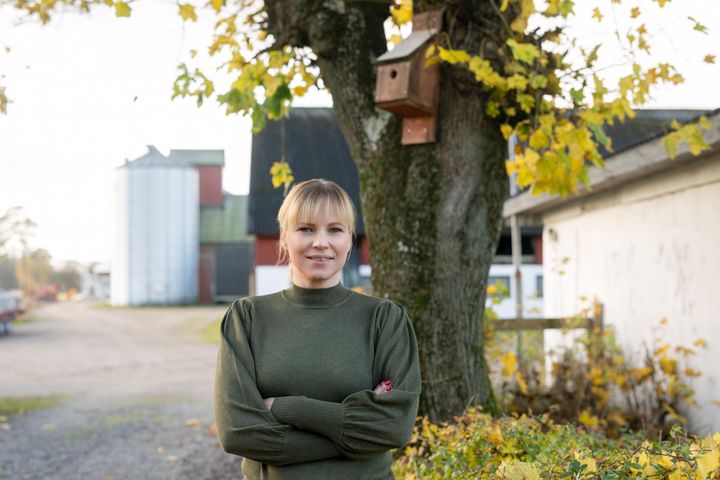 ”Lamm- och fårproduktionen är en strategisk resurs för svensk matförsörjning, öppna landskap och biologisk mångfald. Med rätt villkor kan vi se betydligt fler svenska lamm på våra betesmarker och öppna landskap”. Säger Mikaela Johnsson, LRF:s vice förbundsordförande LRF.