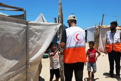 Förra veckan delade Palistinska Halvmånen ut förnödenheter, bland annat rengöringsprodukter, till runt 2000 boende i tältläger i på Gazaremsan.