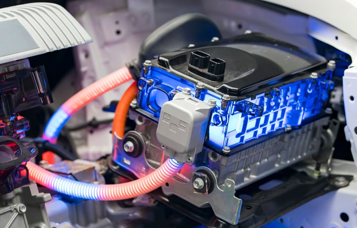 För att tillverka ett batteri till en elbil krävs runt tio kilo litium. Även andra kritiska metaller, som koppar och kobolt, behövs.