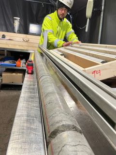 SGU har borrat ända ned till 1200 meters djup och tagit upp borrkärnor för att kunna studera om berggrunden lämpar sig som reservoar för geologisk lagring av koldioxid.