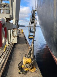 Brister på fallrepet.