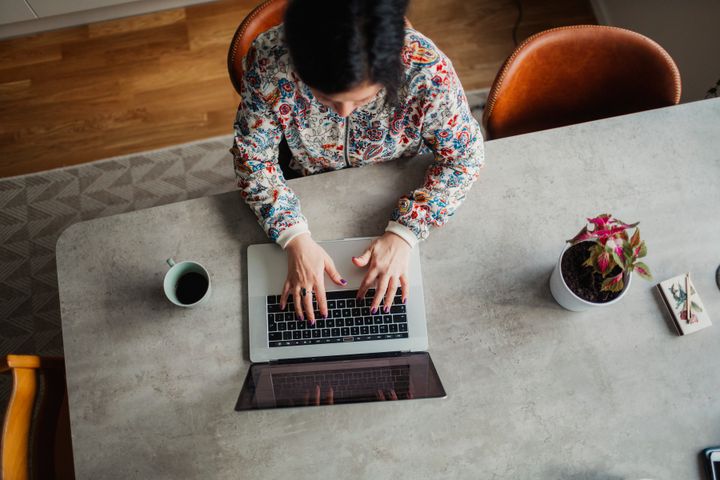 En ny studie från Tillväxtanalys visar att distansarbete gör det möjligt att jobba i storstäderna, få högre lön och samtidigt slippa de höga levnadskostnaderna.