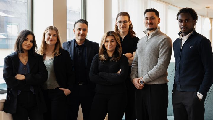 Styrelsen för Akavias studerandesektion. Från vänster i bild: Chanel Bohlin, Cornelia Till, Saad Gourrada, Havin Colak, Jonatan Widmark, Yazan Al Obidi och Ragi Barakat. Frånvarande: Love Mansfeld och Amelie Edström. Foto: Åsa Hafmar