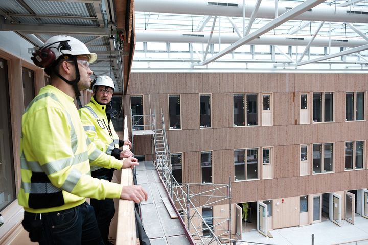 32 procent av kostnaden för att bygga ett småhus går till avgifter, taxor, mark och myndighetsprocesser.