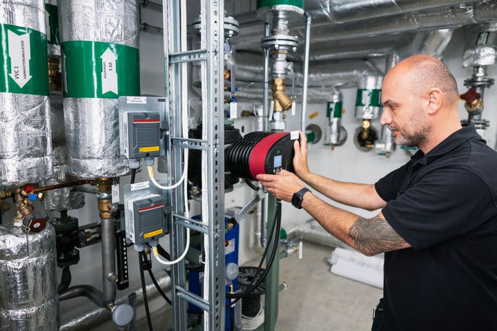 SIAK och Installatörsföretagen bjuder in riksdagskandidater till samtal om elektrifiering och energieffektivsering.