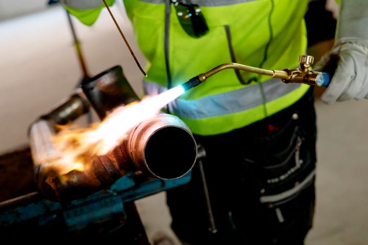 Riksdagsledamöter får möjlighet att testa på VVS-yrket