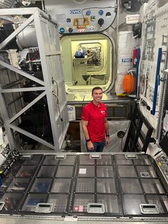 Marcus Wandt i en övningsmodul för den internationella rymdstationen på EAC i Köln.