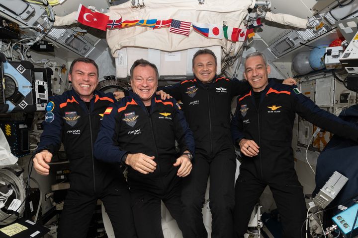 Besättningen på Ax-3. Från vänster Marcus Wandt, Michael López-Alegría, Alper Gezeravcı och Walter Villadei