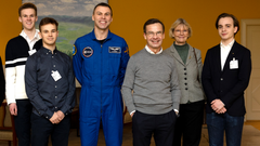 Anna Rathsman, Marcus Wandt, Ulf Kristersson. Samt representanter från Astronomisk ungdom.