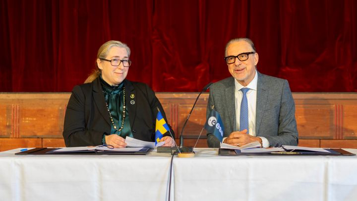 Rymdstyrelsens generaldirektör Ella Carlsson och ESA:s generaldirektör Josef Aschbacher.