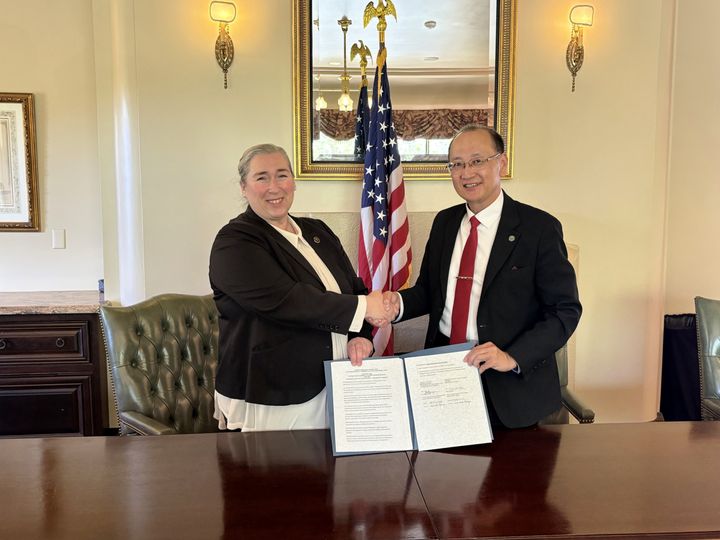 Ella Carlsson (Rymdstyrelsens generaldirektör) och Minh Nguyen (FAA:s biträdande chef för kommersiell rymdtransport).