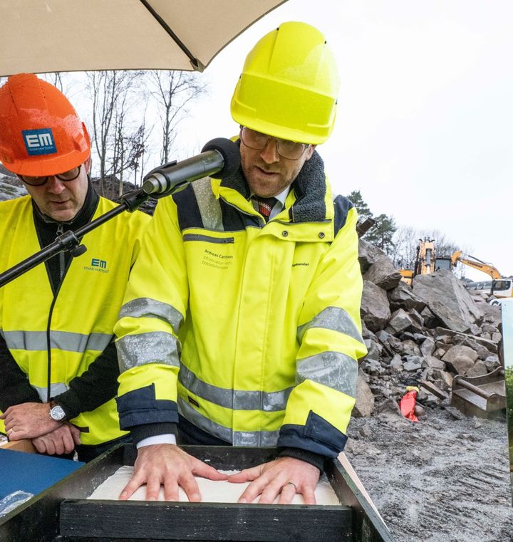 Infrastruktur- och bostadsminister Andreas Carlsson avtryck vid firandet i Bardisanen 1 på Kungsholmen.