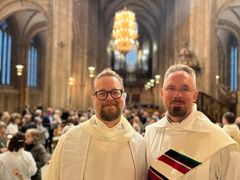 Rekryterarna Anders Mulec och Göran Ohlsson följer präststudenterna respektive diakonstudenterna från det första samtalet till vigning.