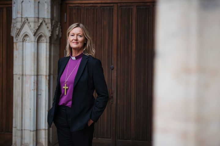 Ulrica Fritzson är biskop i Skara stift och ger sitt stöd till de kommuner i Skara stift som väljer att tacka nej till regeringens inbjudan om samarbete kring frivillig återvandring.