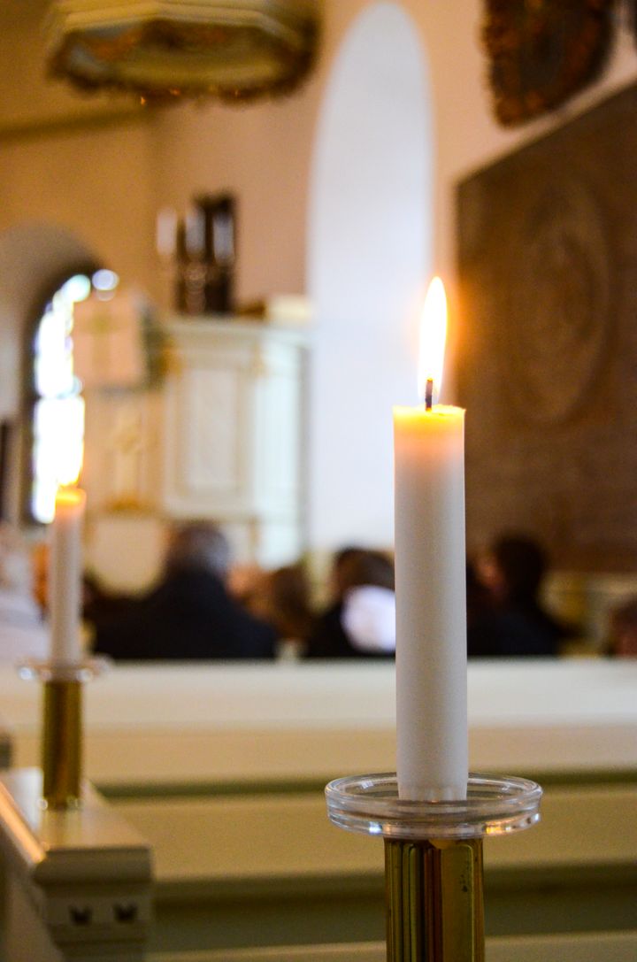 Inträden i Svenska kyrkan ökar och gudstjänstdelagandet ökar.