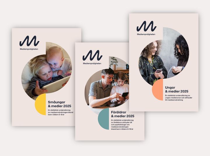Tre broschyrer med titlarna "Småungar & medier 2025", "Föräldrar & medier 2025" och "Ungar & medier 2025", publicerade av Medierådet.