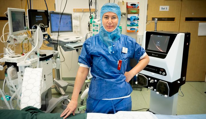 Spridd äggstockscancer är en väldigt komplex sjukdom. I en pågående klinisk studie  utvärderar forskare vilken roll varm cytostatika, HIPEC, har för överlevnaden. Marta Lomnytska leder den svenska delen av studien.