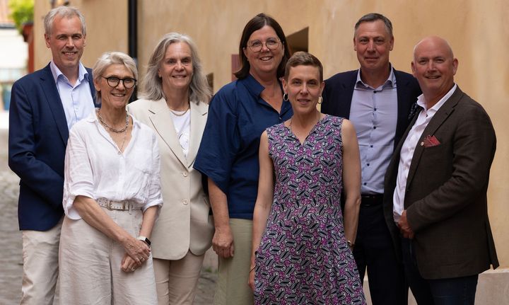 Genom Swedish University Hospital Alliance (SUHA) har Sveriges alla universitetssjukhus beviljats så kallade ESF-medel för att tillsammans skapa Health AI Academy Sverige. På bilden syns från vänster: Martin Gunnarsson, tf hälso- och sjukvårdsdirektör i Örebro län, Marianne van Rooijen, sjukhusdirektör vid Akademiska sjukhuset, Ninnie Borendal Wodlin, vårddirektör på universitetssjukhuset i Linköping, Pia Näsvall, hälso- och sjukvårdsdirektör i Region Västerbotten, Carolina Samuelsson, sjukhusdirektör vid Skånes universitetssjukhus och Boubou Hallberg, sjukhusdirektör vid Sahlgrenska universitetssjukhuset.