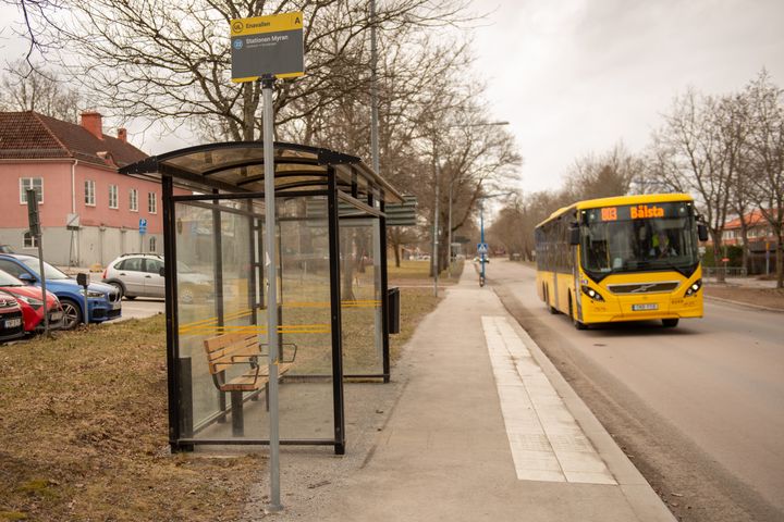 Regionbussarna kommer från 7 april stanna vid hållplats Enavallen. Foto: Niklas Lundengård