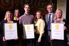 Från vänster: Tina Hjelmi (tog emot priset för Linn Jacobs), Årets Srf Auktoriserade redovisningskonsult, Lali Fjellström, Srf konsulterna, Anton Wislander och Christine Wislander från Categoria Group, Årets Srf Auktoriserade verksamhet, Frans Blom förbundsordförande Srf konsulterna och Linda Keelone , Årets Srf Auktoriserade lönekonsult.