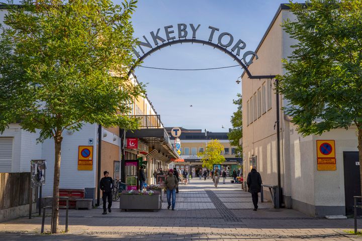 Vid Rinkebyplan öppnar till höstens Statens servicecenter ett servicekontor.