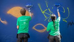 105 sommarjobbare bidrar till att göra fint i våra bostadsområden.