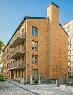 Lägre hus sett från gavlen.