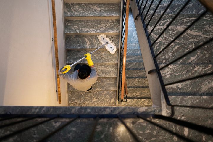 Nästa år inleds ett pilotprojekt för att återta städning i egen regi inom Familjebostäder.