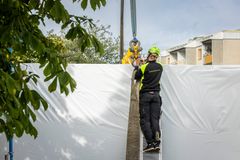 Första lyftet av tvättstuga vid Stavbygränd