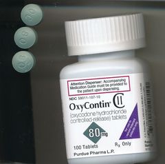 De falska tabletterna är nästan omöjliga att skilja från äkta Oxycontinpiller.