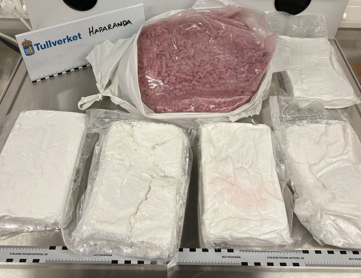 Del av narkotikabeslag i Haparanda i januari. Nästan fem kilo amfetamin, två kilo kokain och över 22 400 Oxycontin- och MDMA-tabletter ingick i det här beslaget.