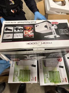 Kartong efter kartong som öppnades av tullpersonalen innehöll narkotika.