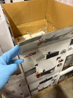 Många av kartongerna innehöll amfetamin. Totalt beslagtogs 319,17 kg amfetamin, vilket är det näst största beslaget av amfetamin som Tullverket har gjort.