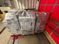 Fem lastpallar som enligt de förfalskade frakthandlingarna skulle till en Clas Ohlson-butik i Stockholm.