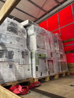 Tre av de fem lastpallarna innehöll narkotika istället för hushållsprodukter.