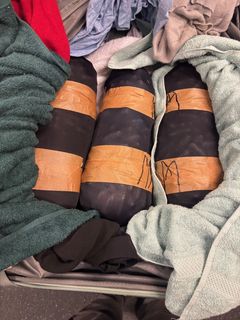 Narkotikan var inlindad i strumpbyxor som tejpats runt om.