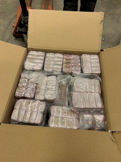 Synen som mötte tullinspektörerna vid Öresundsbron när de undersökte innehållet i lådorna längst in i lastutrymmet.