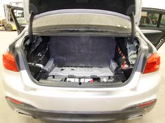 Bagageutrymmet med väggen som dolde lönnfacket med kokain.