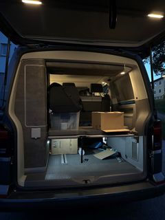 I husbilen fann tullpersonalen en flyttkartong och en sportbag som tillsammans innehöll cirka 30 kilo kokain.