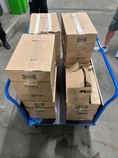 Sju flyttlådor med sammalagt 140 kokain hittades i den rumänska skåpbilen.