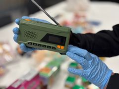 Nödradioapparater finns bland de föremål som stoppats från att nå de svenska konsumenterna.